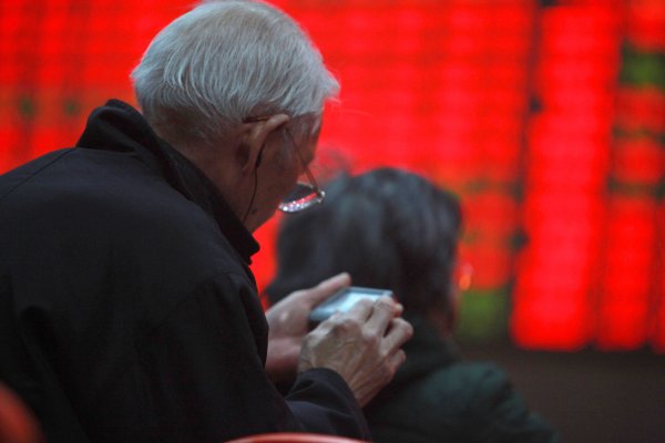 优配合伙人 港股收盘｜恒生指数跌0.29% 内房股承压